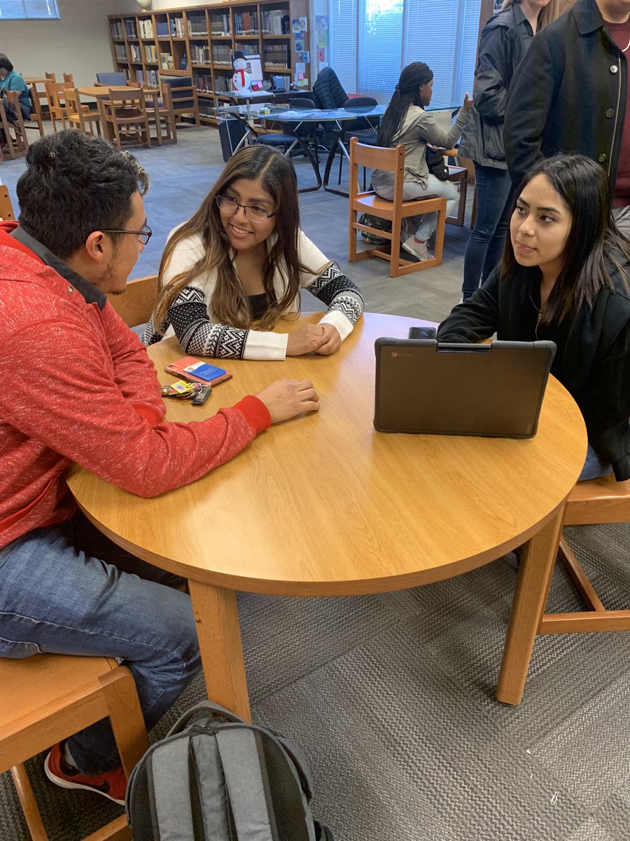 latinaprincipal's tweet photo. Our @WingateUniv #Wayfind Scholars meeting with their mentors! #BeTheBest @AGHoulihan @sambasden @MomPrincipal https://t.co/1UI85UksgV