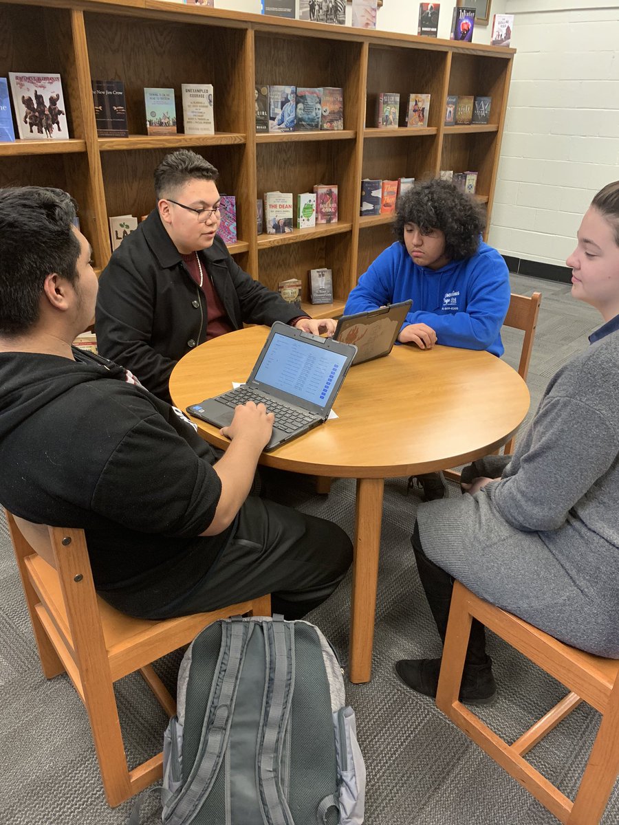 latinaprincipal's tweet photo. Our @WingateUniv #Wayfind Scholars meeting with their mentors! #BeTheBest @AGHoulihan @sambasden @MomPrincipal https://t.co/1UI85UksgV