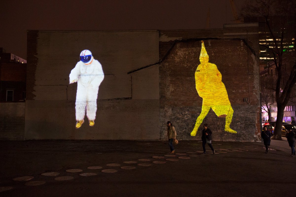 À la tombée de la nuit et jusqu’au 28 mars, voyez Vivre et archiver chaque page qui se tourne par <a href="/NormalStudioMTL/">Normal Studio</a>, célébrant la culture québécoise sur les murs de la <a href="/_BAnQ/">BAnQ</a>, et le curieux danseur Space Monkey par <a href="/DawnOfMan/">Dawn Of Man</a> au métro St-Laurent!
📸Michel Legendre et Martine Doyon