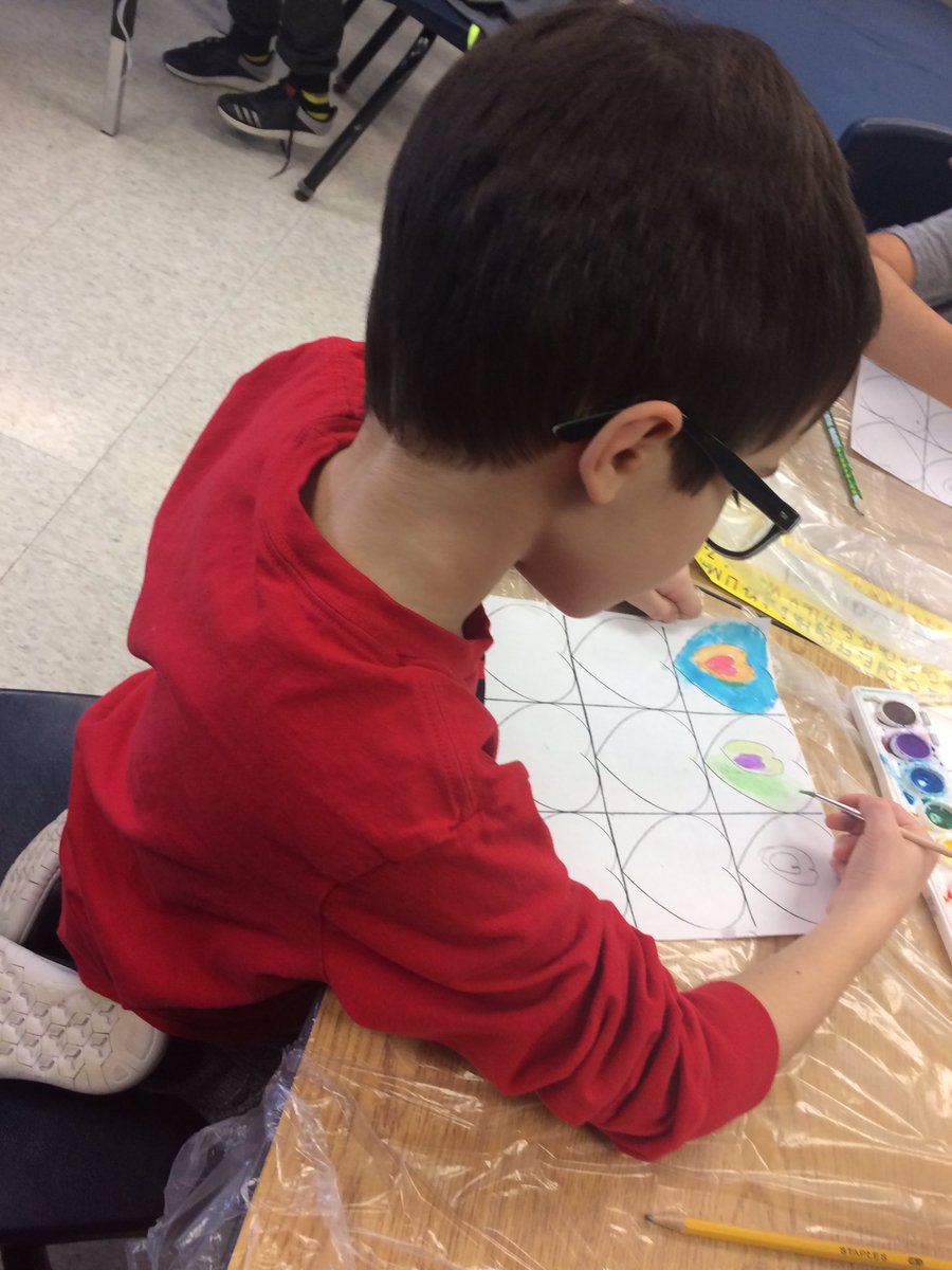 rita_iannuzzi's tweet photo. Creating their own Kandinsky inspired Heart Art.  #grade1/2 @SMD_YCDSB https://t.co/sgASQvv42A