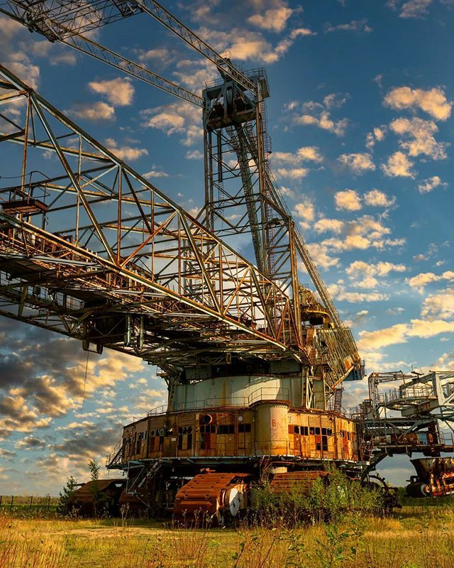 TLaconis's tweet photo. Mega Excavator !
#excavator #industrialdesign #industry #industrial #giant #engineering #exploretheworld #exploring #explore #avatar #destroyer #decay_explorers #decay #exploration #urbexploring #ig_urbex # https://t.co/VCpV7OMUGt