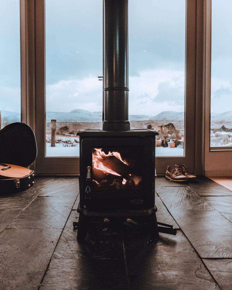 BritBuy's tweet image. Today we are on the hunt for British manufacturers of wood burners, stoves and fire pits to join our collective! Let's be real, who wouldn't love a centre piece like that in their living room?! 🔥 ✨ ⠀

#letsbuybritish #britishmade  #woodburner