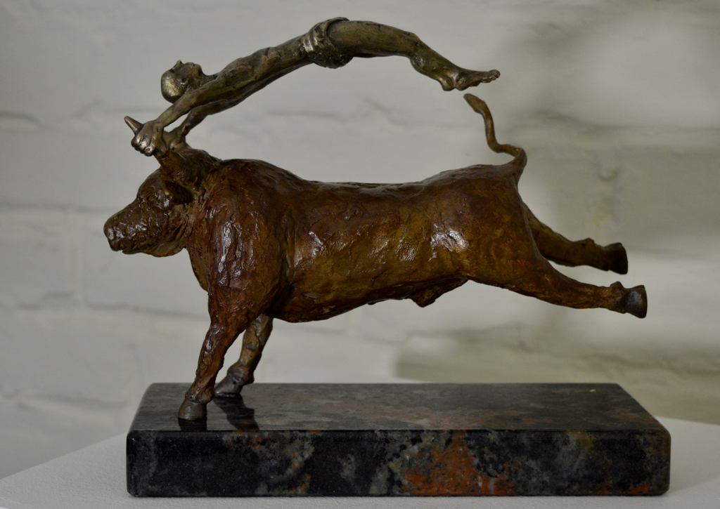 bronzeworkshop's tweet photo. The Bull-Leaper now available on our Etsy shop - Link in bio!
#bronze #sculpture #bronzesculpture #art #bronzeart #lostwaxcasting #fineart #ukart #foundrycast #metalart #bronzeart #thebronzeartworkshop #metalchasing #bronzechasing #bronzecoloring
#bronzepatination #minoan https://t.co/ca8YfERlmy