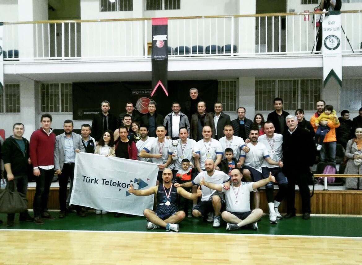 SYBebe77's tweet photo. İzmir Bölge Basket Takımımız Mavi Efeler bu sezonu gümüş madalya ile kapadı.Bizlerin Şampiyonu Türk Telekom Mavi Efeler.Takımımıza emekleri ve bize bu heyecanı yaşattığı için, Yönetimimize,tribünleri dolduran  taraftarımıza destekleri için teşekkür ederiz.🏆👏👍 https://t.co/cHzHgc0Ucl