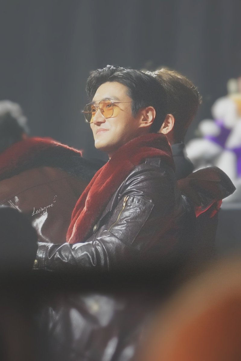 200130 서울가요대상 본상 축하해요🎉  #High1SeoulMusicAwards <a href="/siwonchoi/">Siwon Choi</a> ❤🍷Cheers~🥂😊

#2YA2YAO #SUPERJUNIOR_2YA2YAO

#NoChallengeNoChange❤🧡💛💚💙💜 #최시원 #siwonchoi #SIWON #choisiwon #崔始源 #シウォン #슈퍼주니어 #SUPERJUNIOR #유니세프동아태친선대사