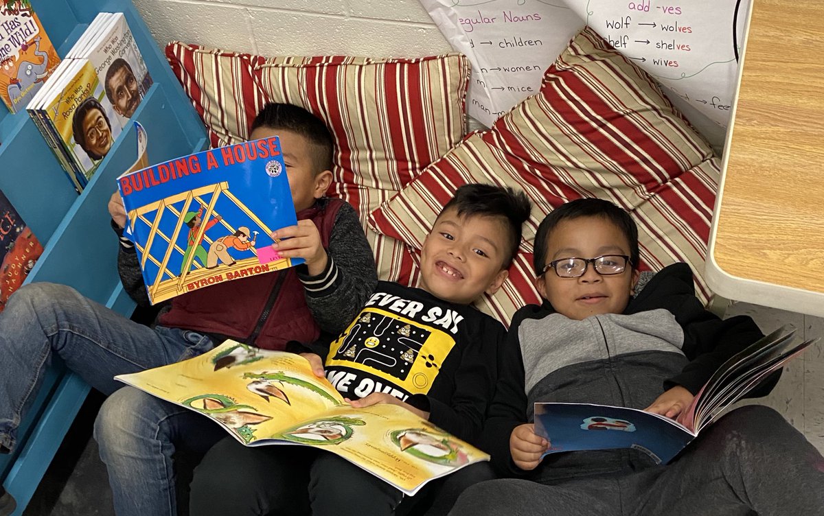 HastySpedTeach's tweet photo. Friends that #read together, stay together! #bedohavegive #HastyHuskies @Hasty_Huskies @CherokeeSchools @RodLarrotta @crichlady @SandiHarrison22 @CcsdCares #wearereaders #favoriteplacetobe #2ndgradehappenings https://t.co/Db38V835lu