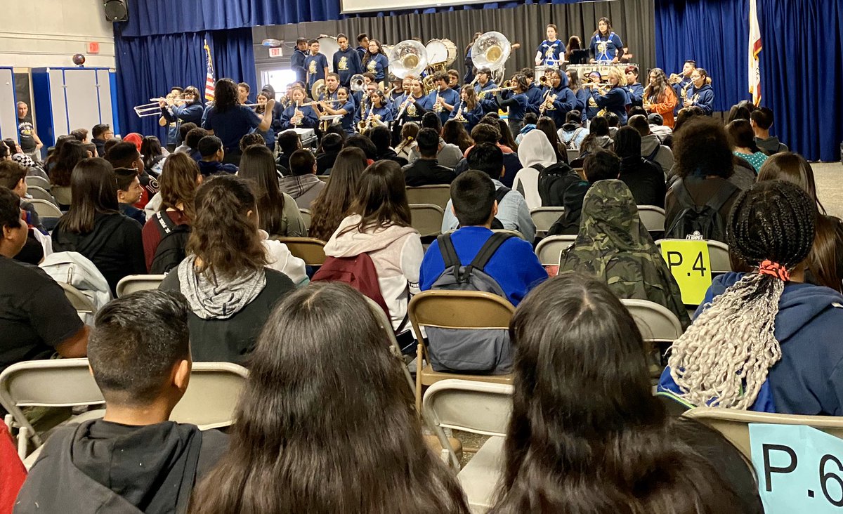 counselorsSMMS's tweet photo. Thank you MVHS for your wonderful performances @SMMSMV to your future 9th grade Vikings! #gettinghighschoolready #mvusdlifttorise https://t.co/leqdG3RibL