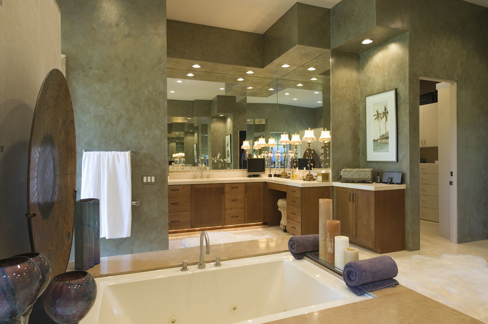 CTrevorRealty's tweet photo. We would all be happy with a giant master bathroom like this, right? https://t.co/GmIemOm2W5 https://t.co/jdPLgO2aoy