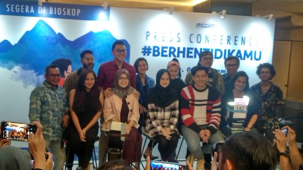 Para pemeran film #BERHENTIDIKAMU 

cc: <a href="/GiaPratamaMD/">dr. Gia Pratama</a>