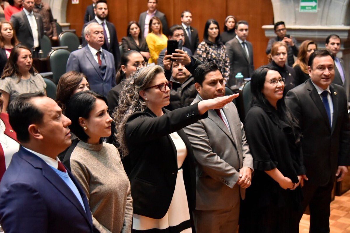 Quiero felicitar a la Dra. <a href="/MiroslavaEdomex/">Miroslava Carrillo Martínez</a> por su nueva encomienda como Titular del #OSFEM. Su experiencia, profesionalismo y compromiso con nuestro estado fueron clave para que hoy la cámara de diputados le otorgara su voto de confianza.
#Edoméx