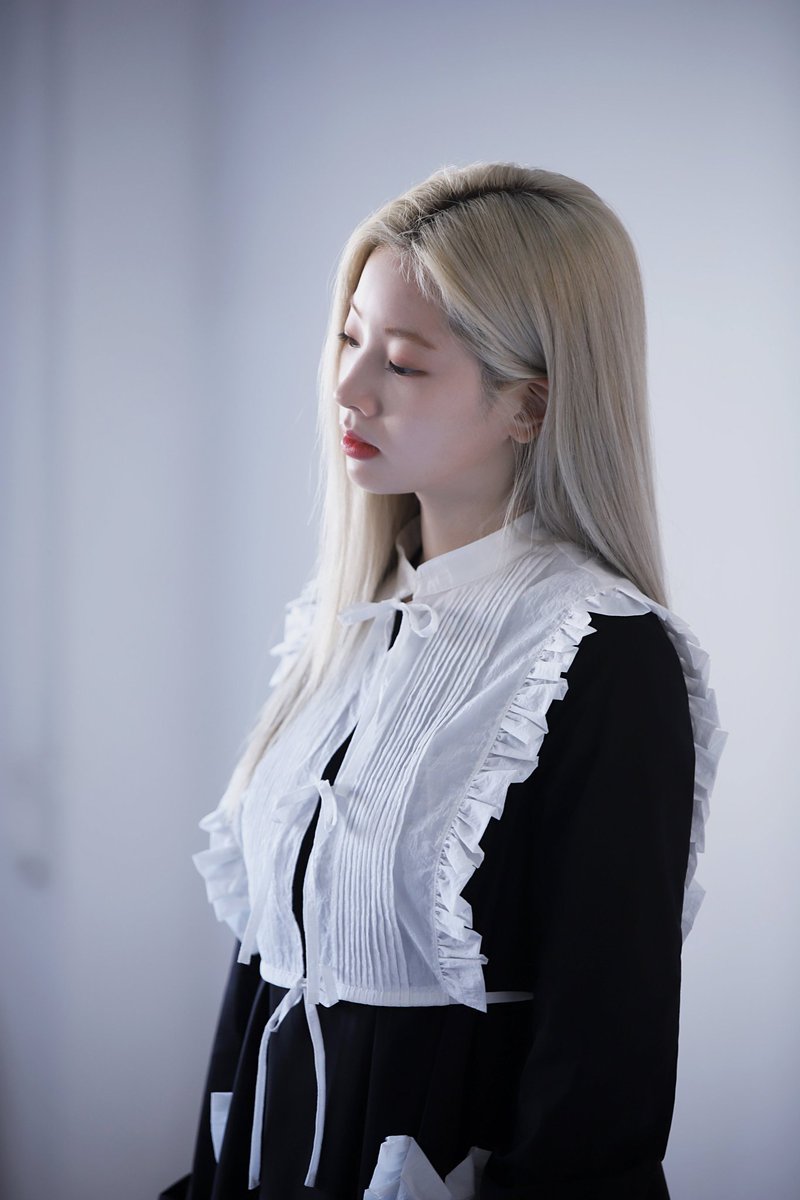 Just Dahyun being ethereal like always.
