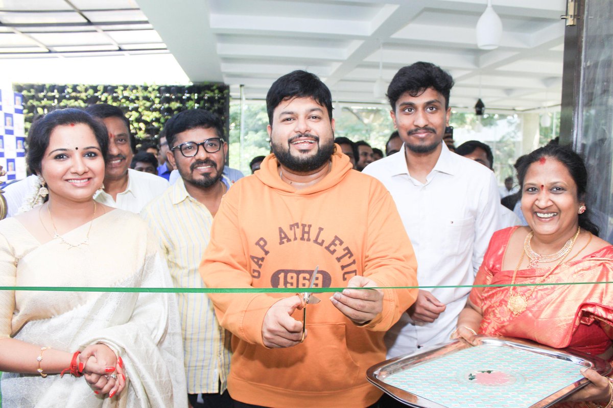 urkumaresanpro's tweet photo. Music Composer #Thaman and Singer #Mahati inaugurated post production studio #UNORECORDS in #Chennai
@MusicThaman #mahati #cinemaparvai #FridayMotivation #FridayFeeling @cinemaparvaicom https://t.co/CylkiJXmnC