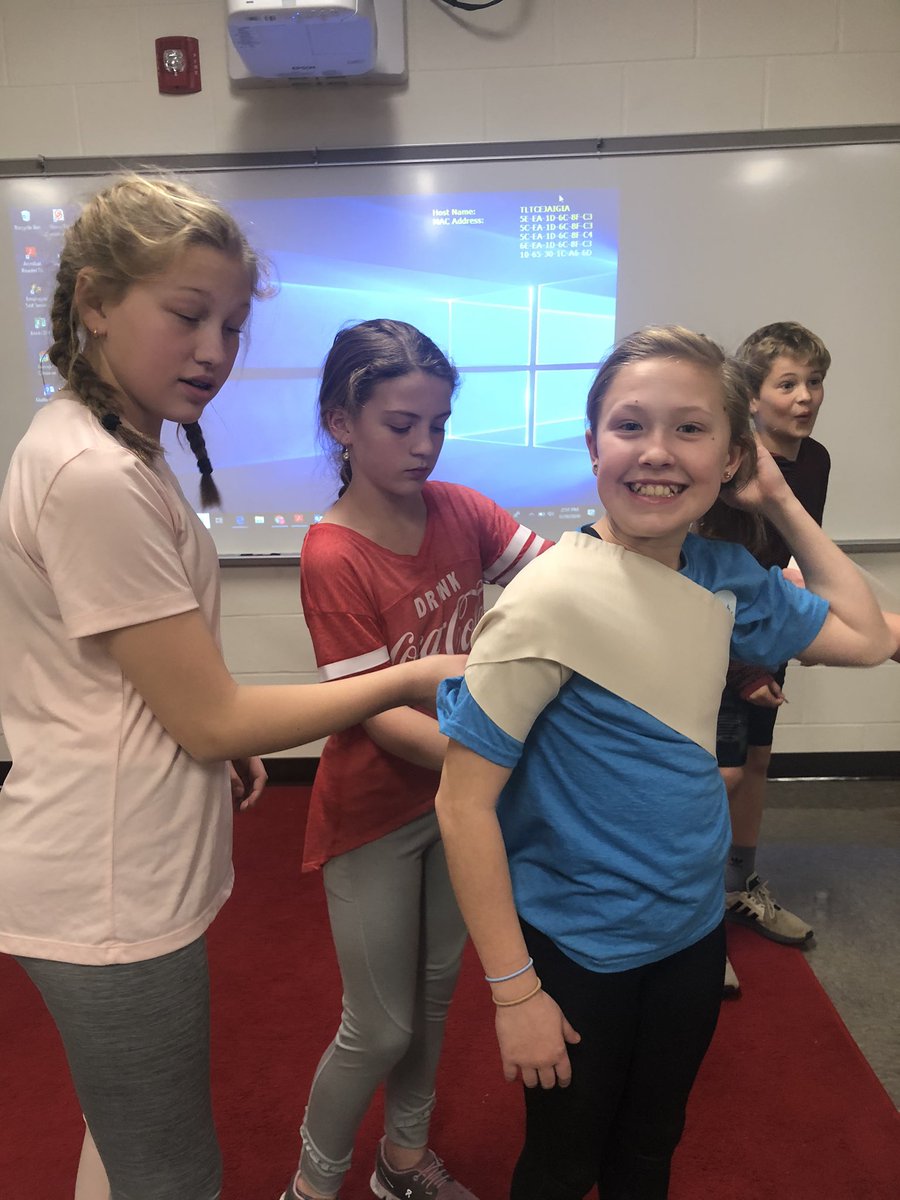 JaimeGiangrosso's tweet photo. After learning all about the shoulder joint and common sports injuries that involve the shoulder, these Cahaba MD sports med students worked on basic shoulder wrapping. They love wrapping each other up! #CahabaLearns #FutureATCs https://t.co/LD0hCTQRnc