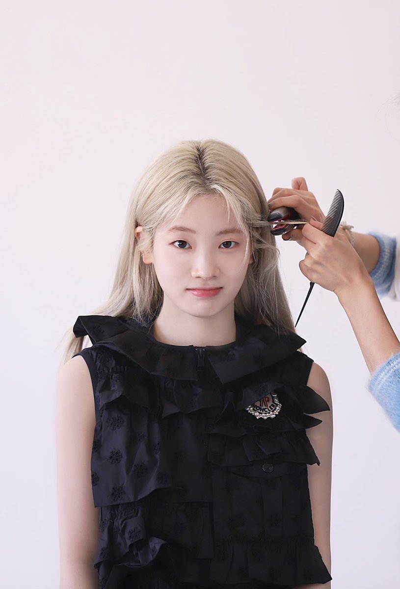 Just Dahyun being ethereal like always.