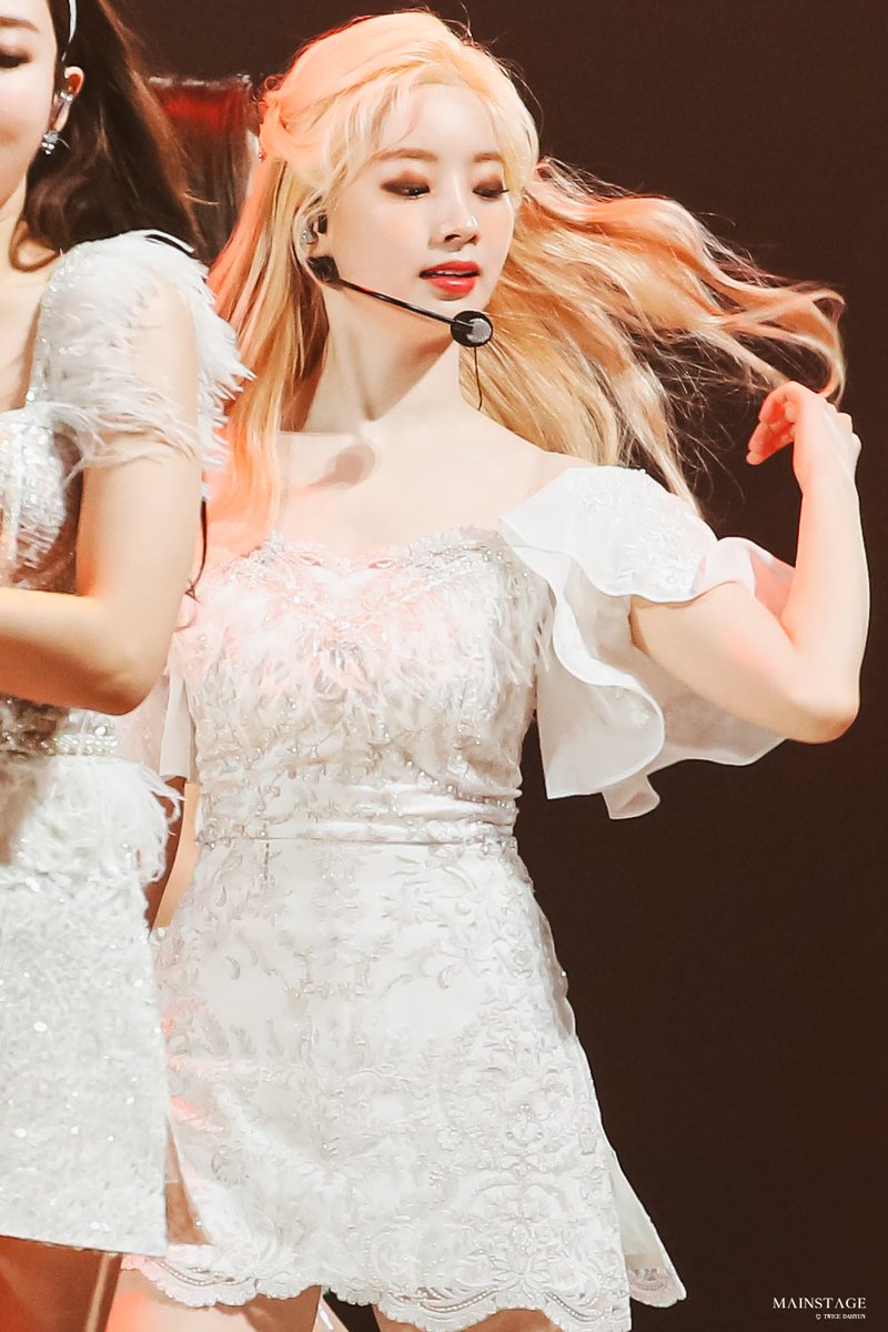 Just Dahyun being ethereal like always.