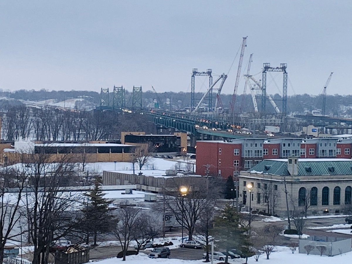 bpmacias's tweet photo. Welcome to the Quad Cities, el lugar donde confluyen Illinois y Iowa a las orillas del río Misisipi. #CuadernodeRodaje #IowaCaucus #EFEenIowa 🌽❄️ https://t.co/2VtLpqtrVo