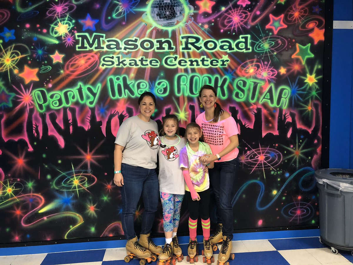 TheAutumnJoy's tweet photo. What a fun night at @FielderElem Mother Daughter Skate Night! #fielderpride #80stheme #middleschoolflashback https://t.co/ciJHuxqjYo
