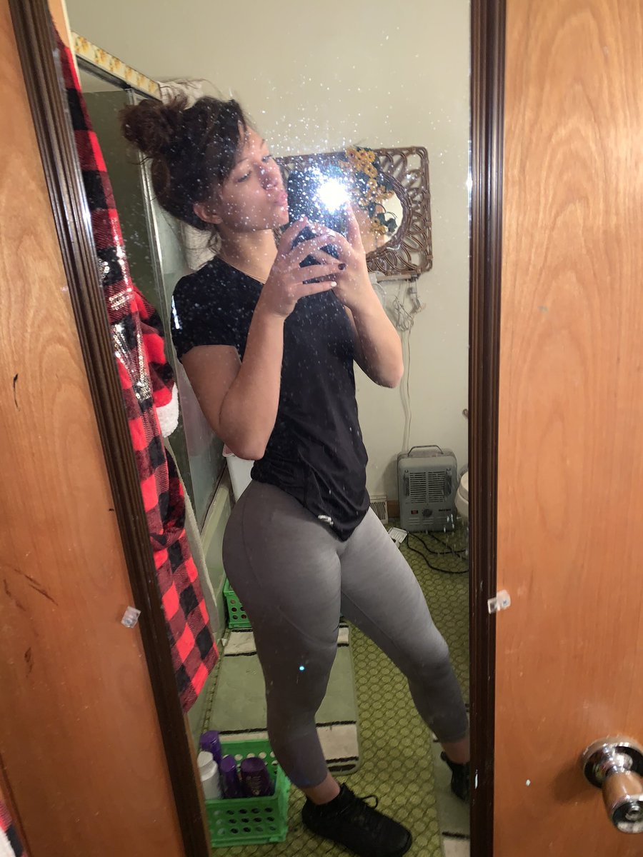 AdalinaSimpson's tweet photo. •I was sore as heck from Tuesday(day 1). My legs were not feeling today’s lower body workout, but my MINDSET was. 
••”Sometimes mindset separates the best from the rest.” 
•••••Be the BEST; be YOUR BEST🤩
#successisadecision https://t.co/TIg9G8x1vN