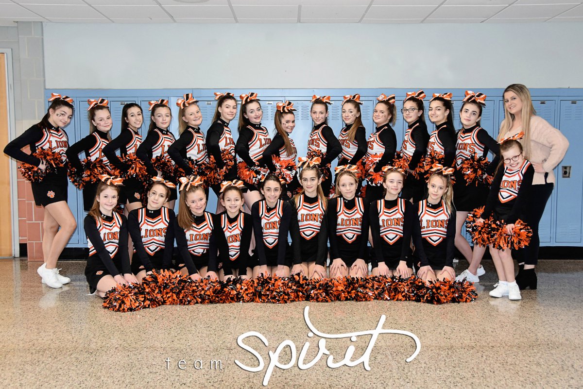 Great job this season, cheerleaders!! 🦁📣 @thornems @MissWardThorne #thornepride #MTPSpride