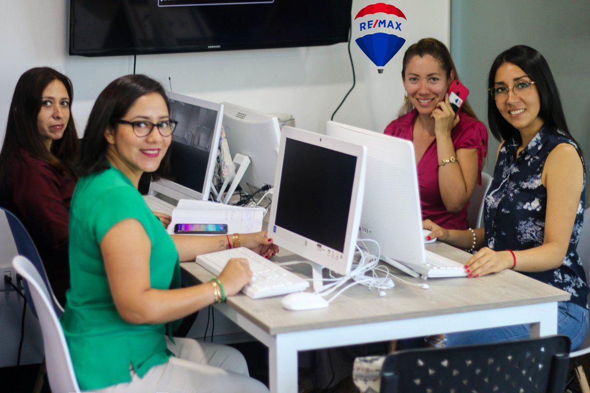 lely_nustamaya's tweet image. Comienzo a amar mi trabajo! 💞🙈😊
#teamatwork #remaxPerú #realtygroup @REMAXRealtyGr 
Lima 🇵🇪  Vamos por más!!!
ARQUITECTA + ASESORA INMOBILIARIA
Bienes y raíces: el boom de todos los tiempos!
#comprar #vender #alquilar