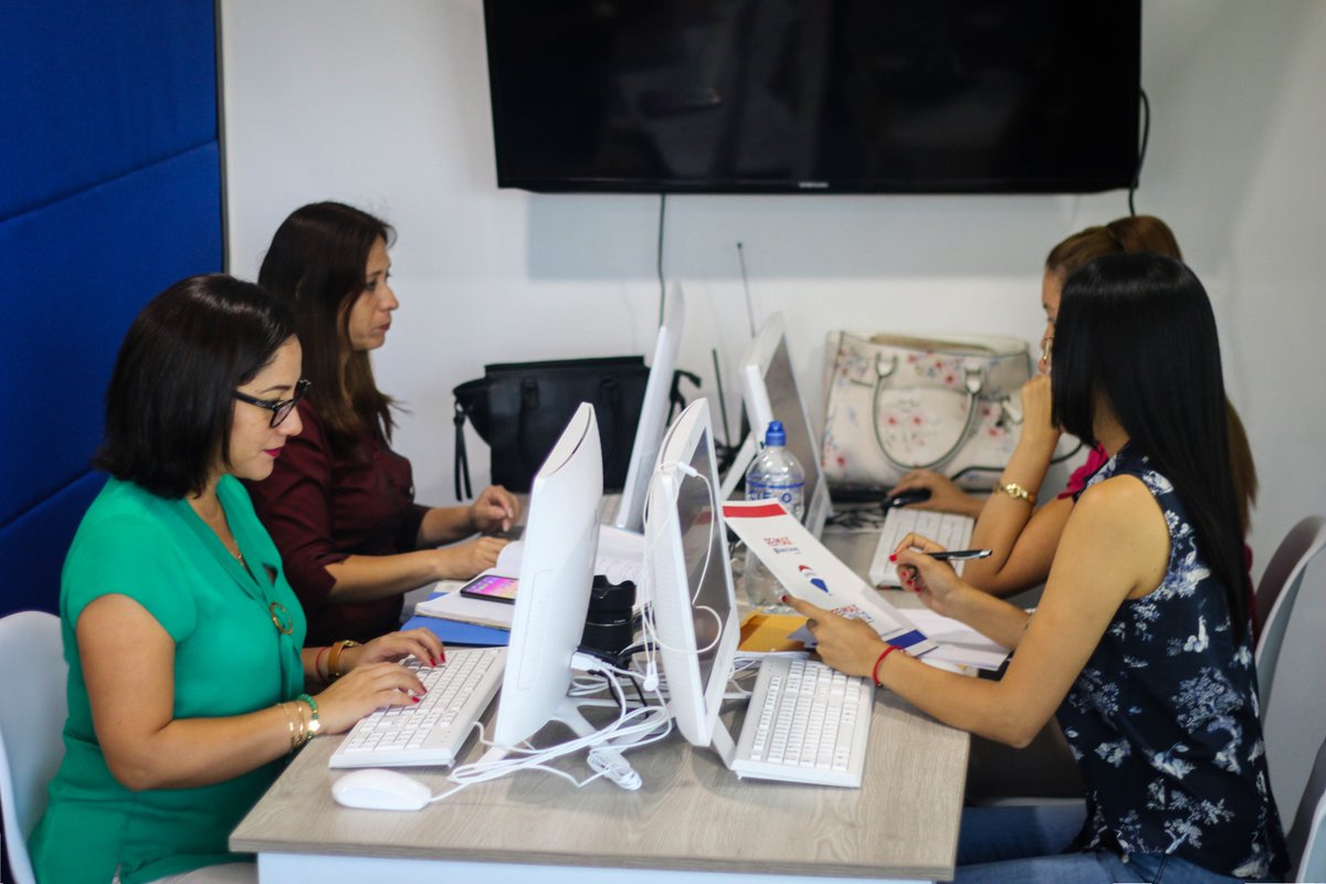 lely_nustamaya's tweet image. Comienzo a amar mi trabajo! 💞🙈😊
#teamatwork #remaxPerú #realtygroup @REMAXRealtyGr 
Lima 🇵🇪  Vamos por más!!!
ARQUITECTA + ASESORA INMOBILIARIA
Bienes y raíces: el boom de todos los tiempos!
#comprar #vender #alquilar