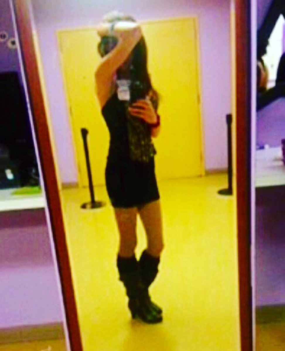MyBareSole's tweet photo. Flashback to my casino cocktail server days in Philadelphia 🥳
#CocktailServer #Casino #ServerLife #AdultEntertainment #Legs #Boots https://t.co/fb3EiG0eNY