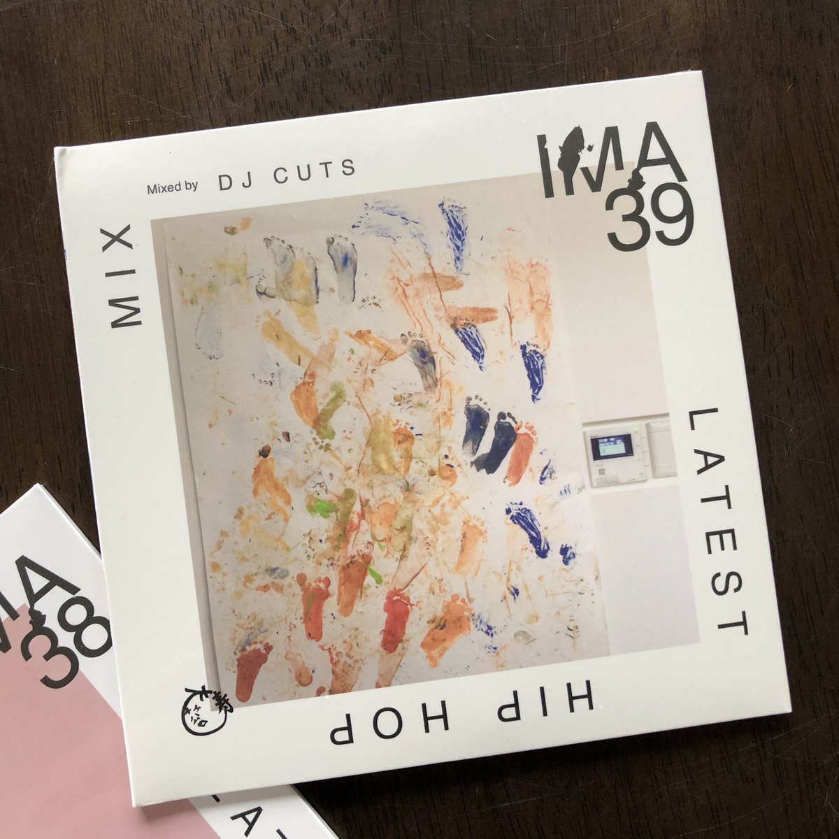 chi3chee's tweet photo. 2020もお世話になってます「IMA」♫
https://t.co/8jFzSFJaCn

本年一発目はDJ CUTS！盛岡の風感じさせてもらいます。 最近は現場に行く機会が減っているので車内で楽しもう♫
#ima #アイマ #ima39 #DjCUTS #hiphop #mixcd #showtikubairecords #showtikubai #松竹梅レコーズ https://t.co/VHkLp5KRay