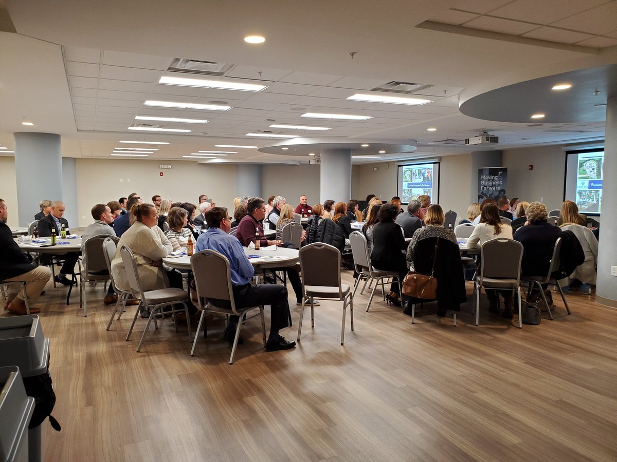 DwayneMM821's tweet photo. What a great turnout for @LeadershipFred Alumni Networking Event featuring Mayor O'Connor, Richard Griffin and Helen Propheter. LFC is a group of special people. #lfc2019 #bestclassever @fredcochamber @DynamicAutoMD https://t.co/lFj3sZe8ut