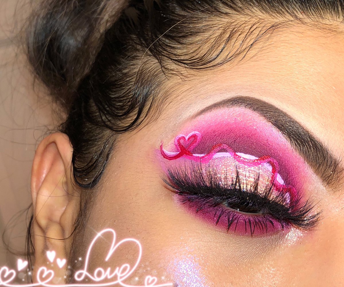 Mariscolor1's tweet photo. 💞💞💞
•Eyeshadow: @MorpheBrushes 
•Liners: @JeffreeStar 
•Lashes: @baddieblashes Fuckboylashes 
•Euebrows: @ABHcosmetics Chocolate pomade https://t.co/nmINobXoqh