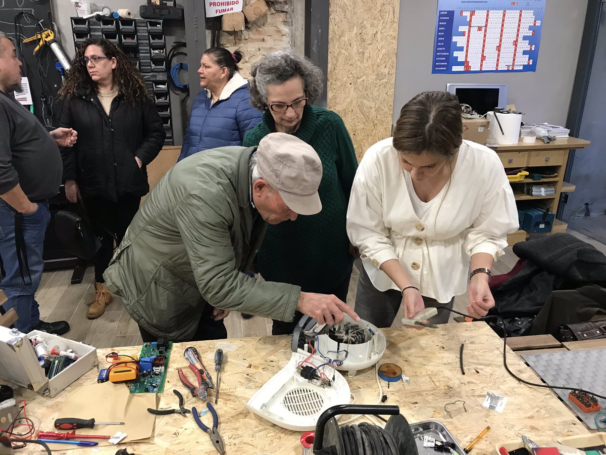 emergetoledo's tweet photo. Nada pasa por casualidad, en Repair Café Toledo hay mucha intencionalidad! Gracias a los que hoy os habéis sumado. Pequeños Gestos, Grandes Razones! #RepairCafe #Toledo #FuturoSostenible https://t.co/1P6E1muidl