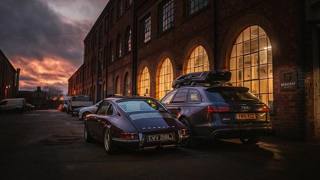 ThatMumboJumbo's tweet photo. Sometimes the light is just right.
The π (meaning purple, you filthy bunch) squad outside @workshopseventy7 today, during a rather fittingly purple sunset.
#classicporsche #classic911 #hotrod #911hotrod #911T #aircooled #RS6 #AudiRS6 https://t.co/hfPdwxi9QU https://t.co/eXhzRWwOWd