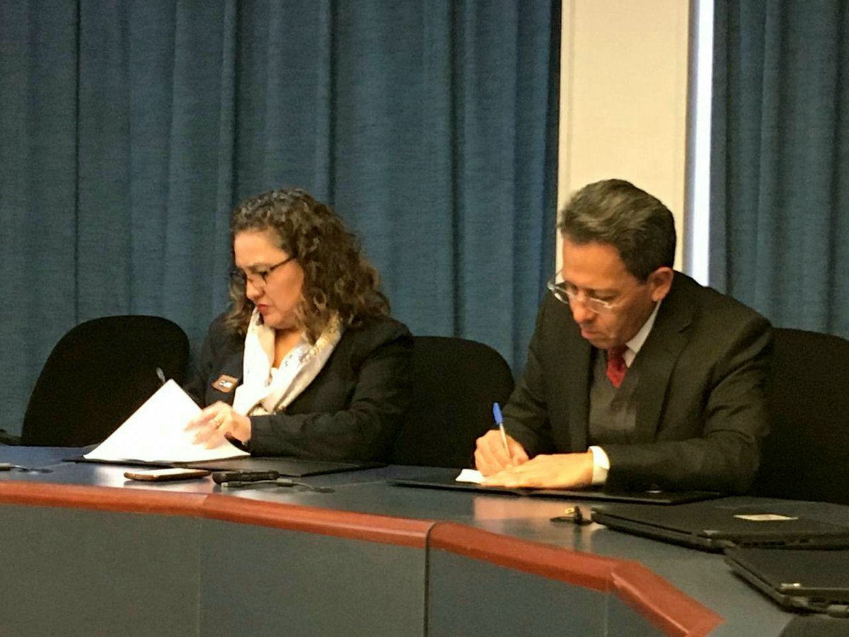 RedOTTMX's tweet photo. La #RedOTT y el @IMPetroleo firman convenio para impulsar la tecnología y la innovación en sector energía
#Tecnologia #Innovacion #Energia
https://t.co/dtfPauE254 https://t.co/L7mtyCN8BR