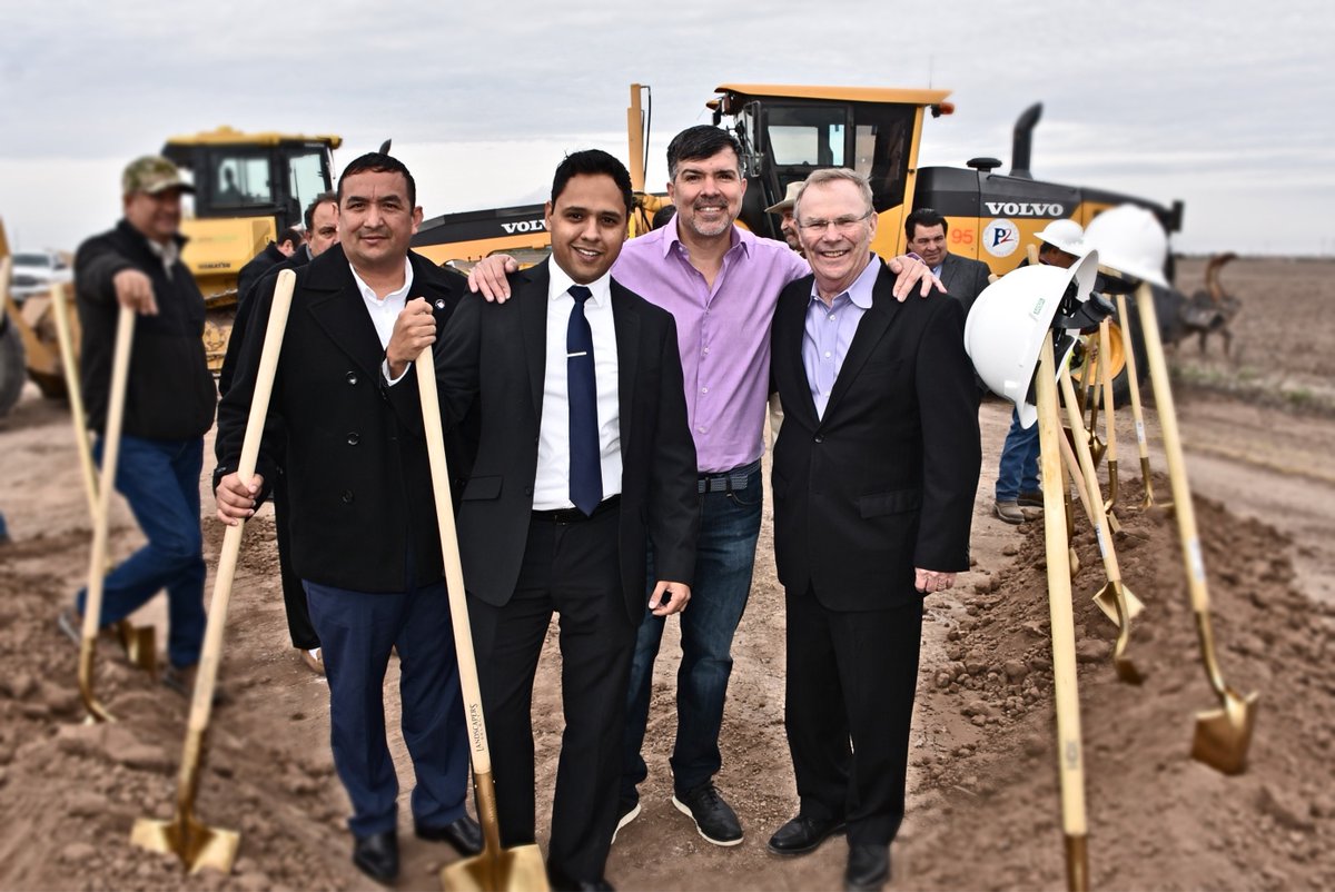 HidalgoCountyTX's tweet photo. .@EddieCantuPct2 & @CityOfHidalgo broke ground on Dicker Road Expansion Project. This expands the road from 3-lanes to 5-lanes, allowing traffic to flow more smoothly for commercial & passenger vehicles. Construction is expected to be completed in 18 months. #CountyGovInAction https://t.co/eDmMEh0OXt