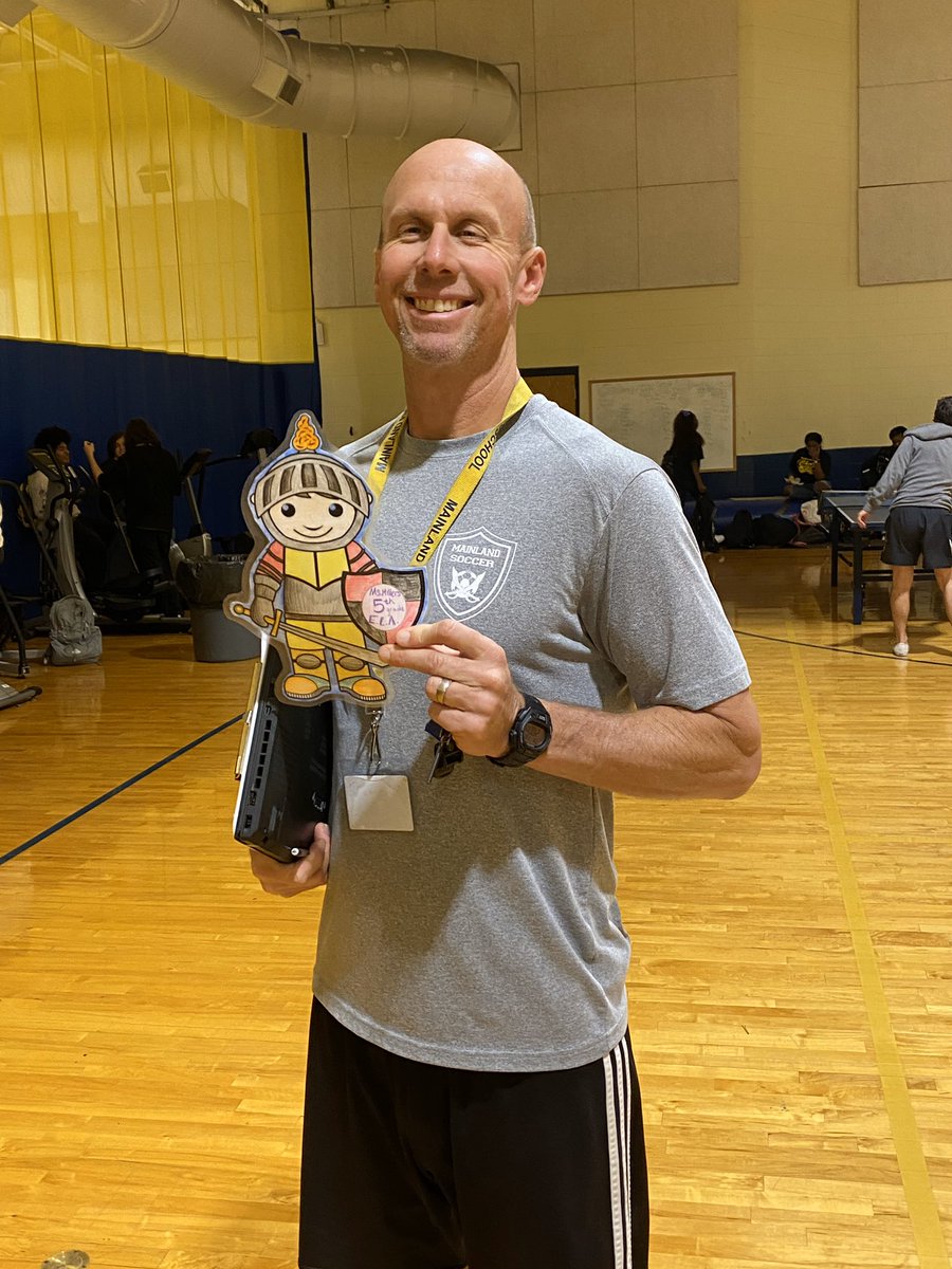 AMiller02321996's tweet photo. Thank you @lizconquest for writing our Flat Knight a hall pass so he could explore @Mainlandhigh today! #VCSCLW2020 #HHSFlatKnight @HHSK8Knights https://t.co/riC3ro7nkm
