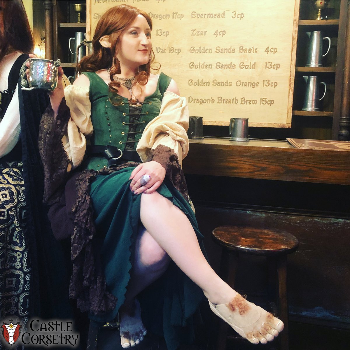 LSLCouturier's tweet photo. #ThrowbackThursday to getting to be a #halfling tavern wench for #StreamofManyEyes and @wizardsofthecoast

Costume by @CastleCorsetry
Hobbit Ears by @themadmasker

#DnD #D&amp;D #dungeonsanddragons #SoME #Roleplaying #RPG #NPC #Hobbit #hairyfeet https://t.co/TvdzxewQXH