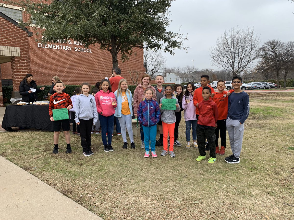AustinElem's tweet photo. Thank you for stopping by and supporting our fifth graders! They raised $1899.00 for their project to honor Jaxon! #flyhighjax https://t.co/2D20vBfpnr