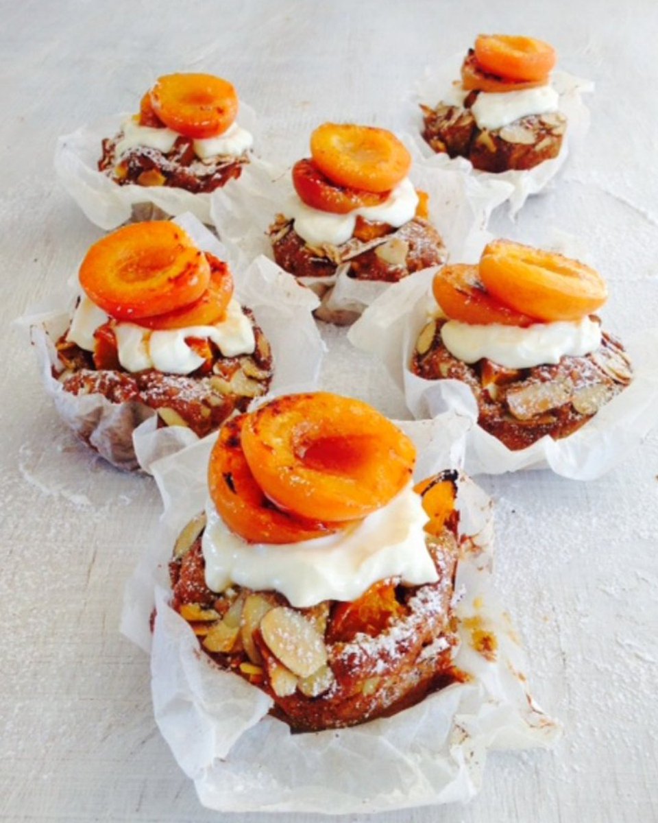 This summery #fridaybaking goodie is a piece of cake. 😊😋

Get the recipe for Fresh Apricot and Almond Cakes → bit.ly/dish-fac