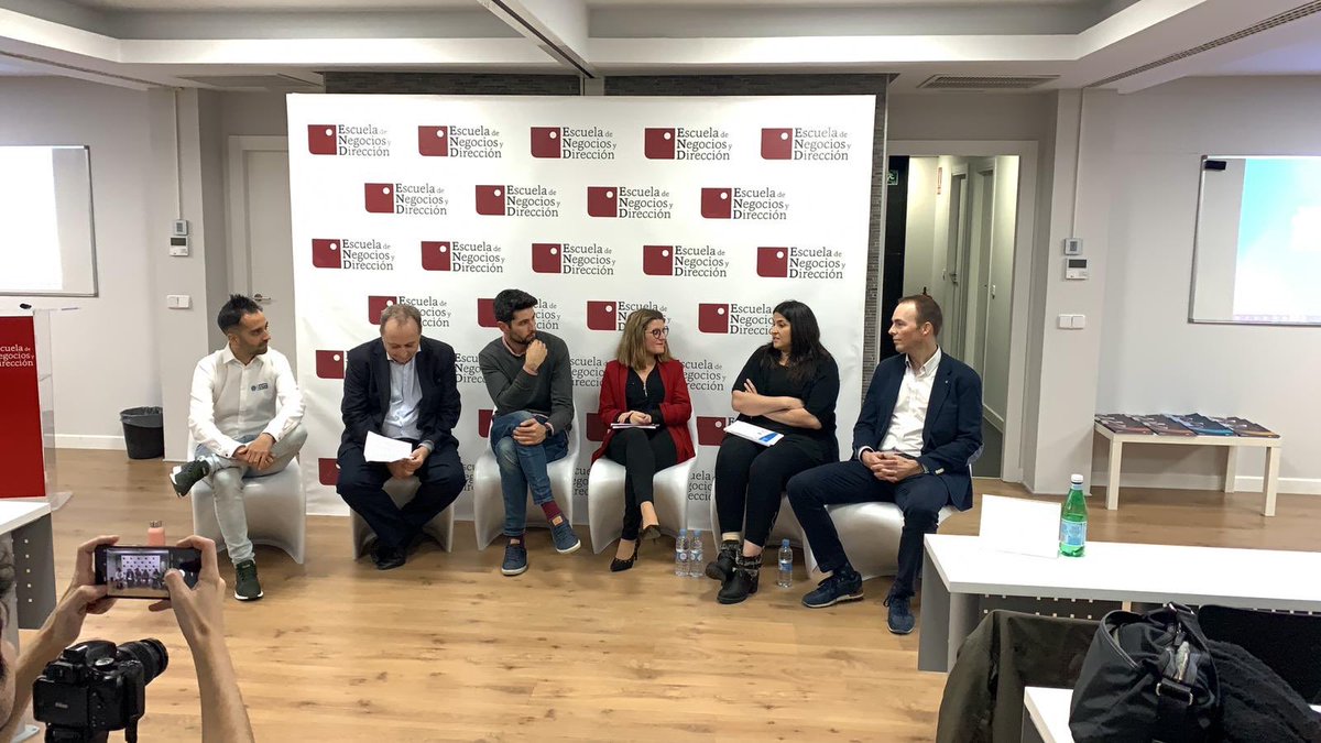 AlmasDigitales's tweet photo. Hoy hemos estado acompañando a nuestra #AlmaMater @VanGarBar en el meetup de @EscueladeNyD sobre #redessociales. 

📸 realizadas por: @zobeida_g @DavidPinzonMK y @Alex24Solis ¡Gracias! https://t.co/3Zs1J7JTZI
