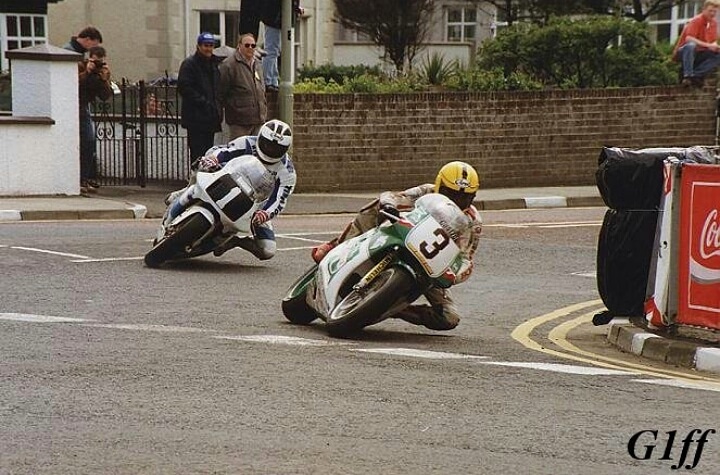 loveroadraces's tweet photo. #throwbackthursday with Joey leading Robert at NorthWest200 1993. Credits to G1FF. Thx a lot Gifford!!๐๐๐ #LoveRoadRaces #RoadRace #RoadRacing #TTRaceFans #NorthWest200 #Nw200 #JoeyDunlop #RobertDunlop #Ttlegend #RoadRacingLegend #G1ff https://t.co/KBtTRt9EEp