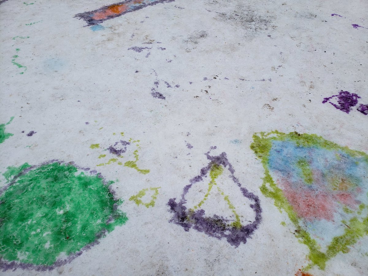 MHarper224's tweet photo. Learning about shapes in the snow, talking about sizes...big, bigger biggest, mixing colours and filling in the area. Reusing dried up marker paint again. 
@SCDSBey @BirchviewDunes @scdsbmath @scdsboutdoors https://t.co/Nwx53SNhqZ
