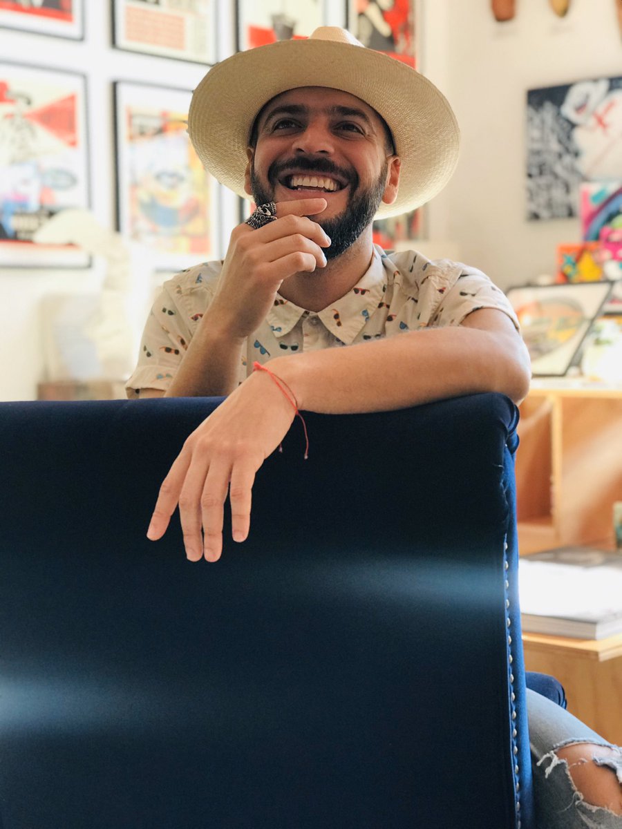 Aunque soy actor y todo el mundo piensa que los actores no tenemos miedo escénico , pues le cuento que SÍ. Lo que más me cuesta de todo el cuento  es la parte de las fotos y los headshot que tanto nos piden. 
Foto @micaplum