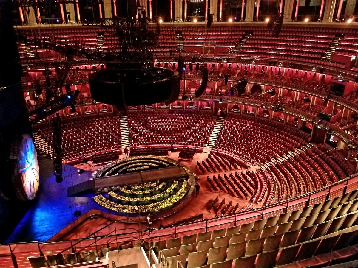JSauveFS's tweet photo. Full disclosure: I'm a die hard fan of @Cirque #cirquedusoleil! Tonight @RoyalAlbertHall was 4th #CirqueVIP in 3rd country 🇨🇦🇦🇹🇬🇧 and #Luzia was amazing! So proud of this #Montréal, QC 🇨🇦-based largest contemporary #circus producer in the world -- bravo @CDS_Group! #Encore!!! https://t.co/xzt36JLQ2R