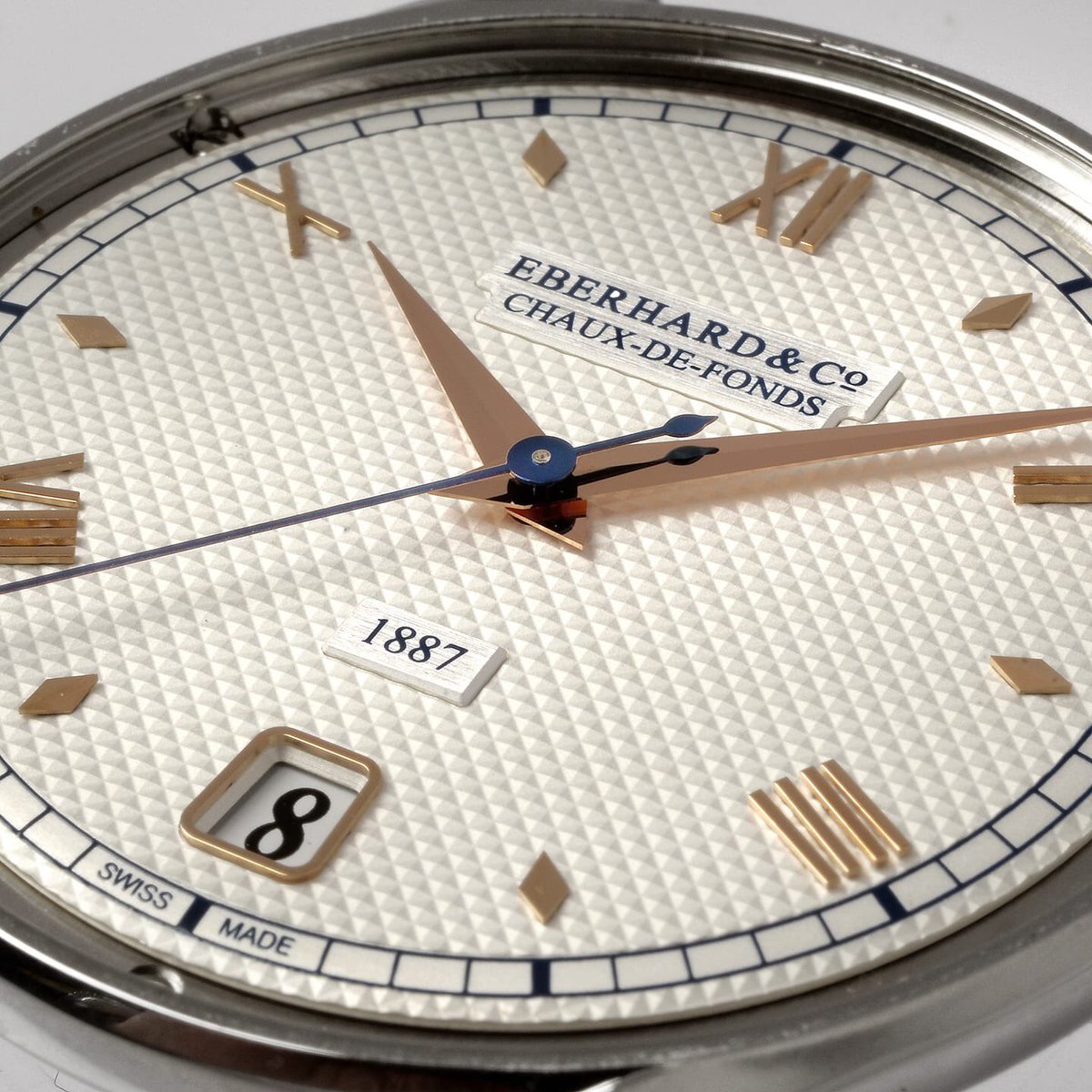 eberhard1887's tweet photo. The new “1887 Remontage Manuel" is animated by the exclusive #EB140 #calibre characterized by a sophisticated architecture and special technical and structural specifications. #Eberhard #Swiss #watches since 1887
https://t.co/bgv9QRmmFR https://t.co/mSOCpurdek