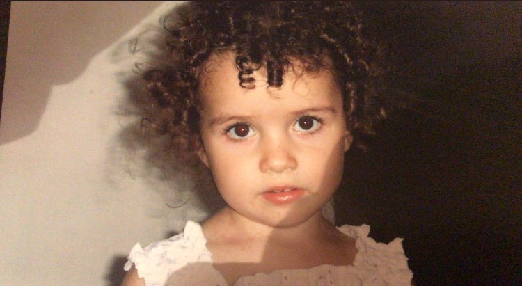 kim bu kıvırcık saçlara düşmez kimmmMMM