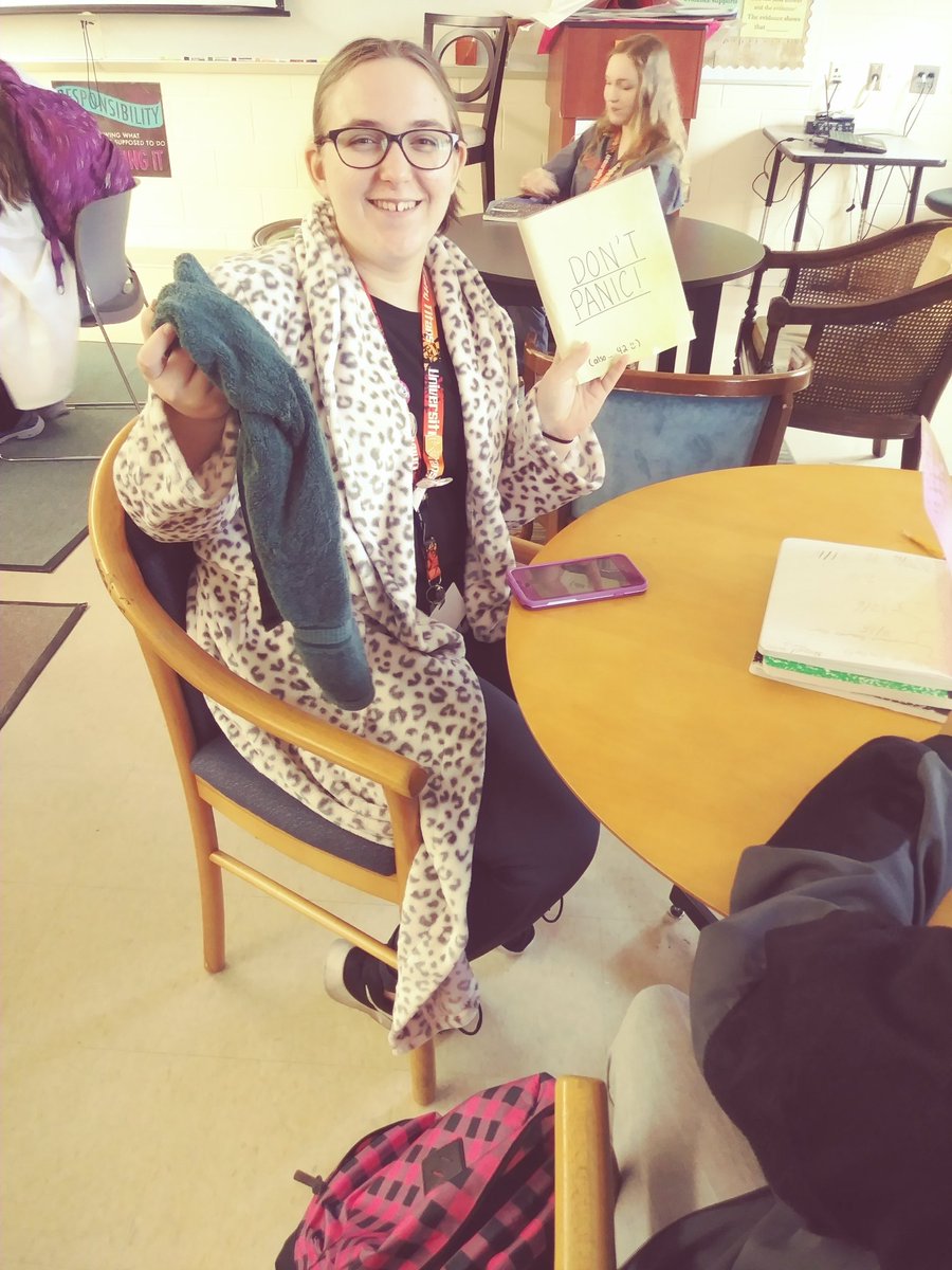 yogiMcKenzie's tweet photo. Kids dressing up for science fiction character day! I ❤ it when they make it so I'm not dressed up alone! #vcsclw2020 @UHSTitans411 https://t.co/A0hIACzdFZ