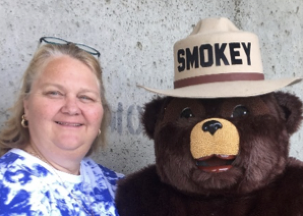 TheCorpsNetwork's tweet image. In her role with @usfs_r5, Kathy Mick works to connect many Corps w/ the 18 nat&apos;l forests in CA. We appreciate her investment in the next generation &amp;amp; look forward to recognizing her as a #21CSC Champion of the Yr at our upcoming Conference. #CorpsWork
corpsnetwork.org/21csc-champion…