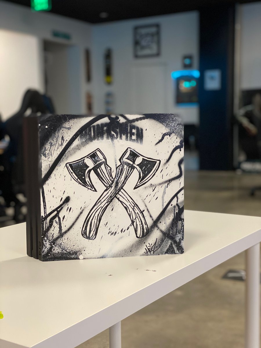 OpTicTexas's tweet image. This custom PS4 though.. Giveaway ends tomorrow.

-Tag Your Friends
-RT, Like &amp;amp; Follow @Huntsmen &amp;amp; @NRGgg 
-Click Here: bit.ly/2G489ip

- Staff Huntsmen