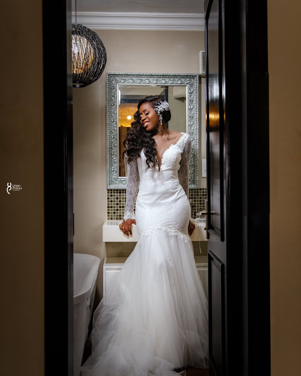 UrbanPhlicks's tweet photo. A partner and a dream
⚜️Alexandra 💍Jesse⚜️
#AJUnion2019 #Smile4urban #bellanaijaweddings #bellanaija #UPweddings #UPexperience #idogh #ghanaweddings #weddinghub #brides #bridesmaids https://t.co/qi1nLKhQ8i