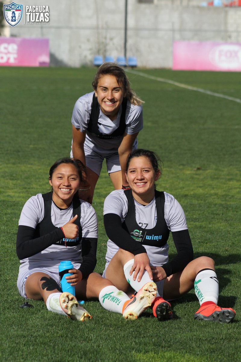 TuzosFemenil's tweet photo. Jueves casi viernes, casi quincena, casi puente y casi partido de las Tuzas.😍😍😍

#TuzasHoy💙⚽ https://t.co/dmebBYoMOB