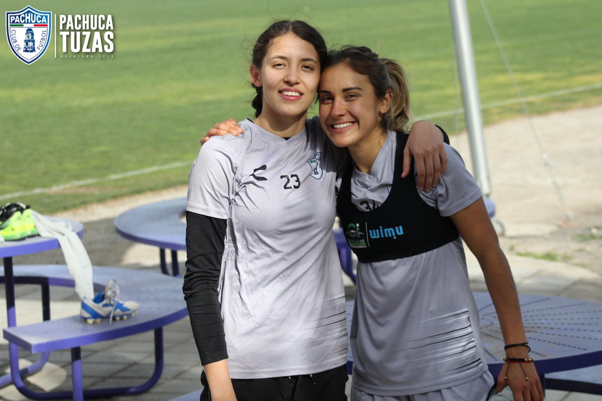 TuzosFemenil's tweet photo. Jueves casi viernes, casi quincena, casi puente y casi partido de las Tuzas.😍😍😍

#TuzasHoy💙⚽ https://t.co/dmebBYoMOB
